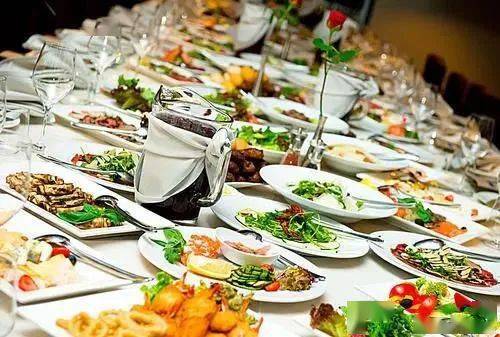 餐飲服務的56個細節，讓顧客主動帶上朋友再來