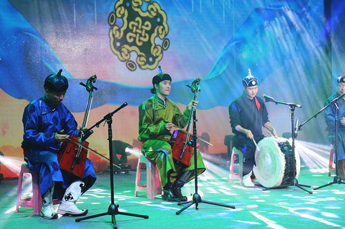 土左旗舉行首屆農(nóng)牧民文藝匯演 大碗 精彩上演