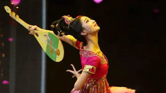 預(yù)告 永遠(yuǎn)的經(jīng)典 絲路花雨創(chuàng)演40年文藝晚會
