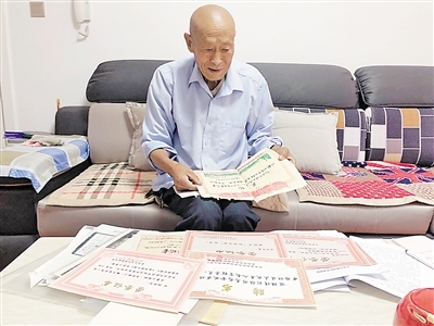 劉征:傳播正能量退休不退志