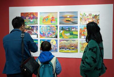 遠安--武漢青少年交流畫展在武漢紅巷美術館舉辦